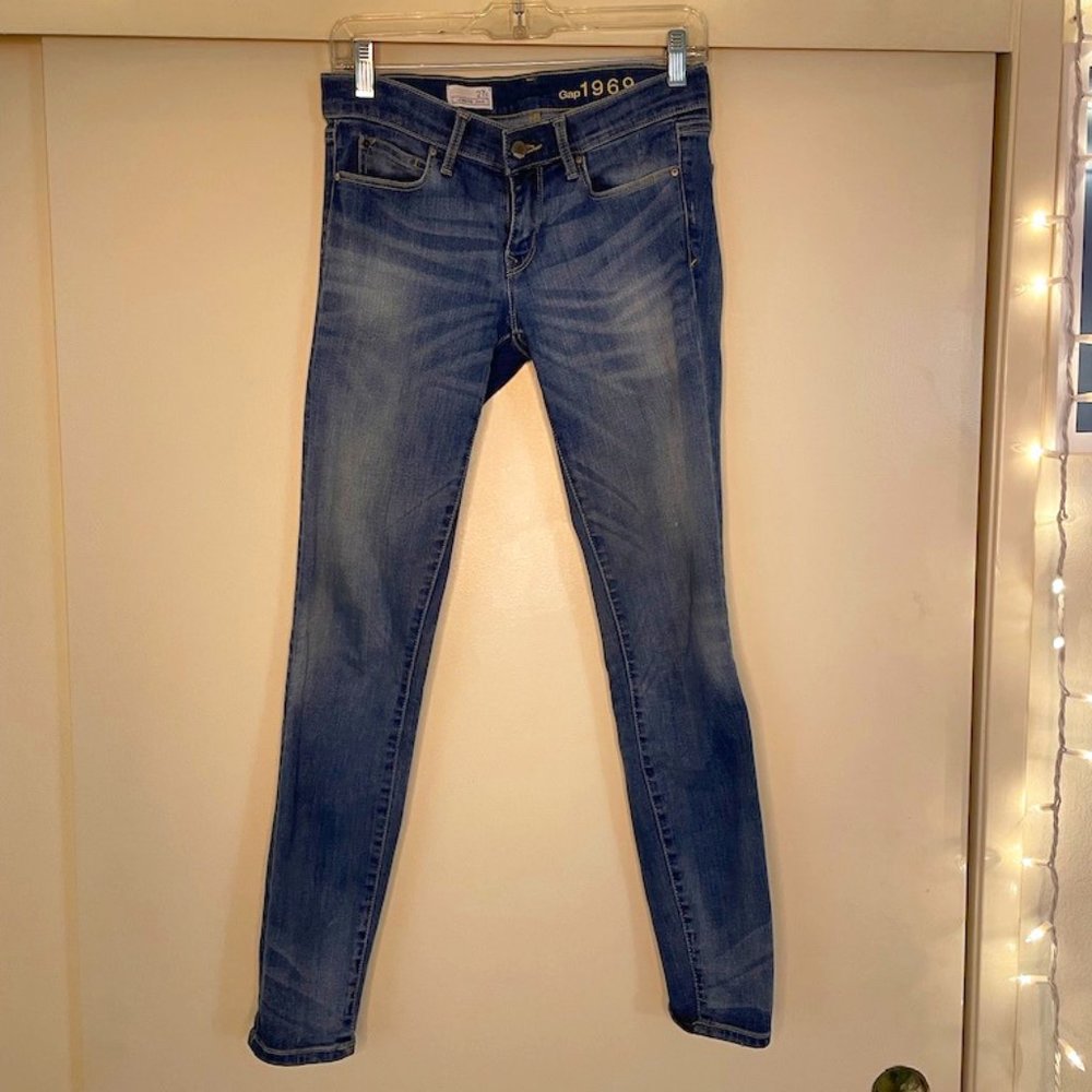 PRICE CUT: $16, Gap 1969 legging jean. Slightly distressed look size 27R.